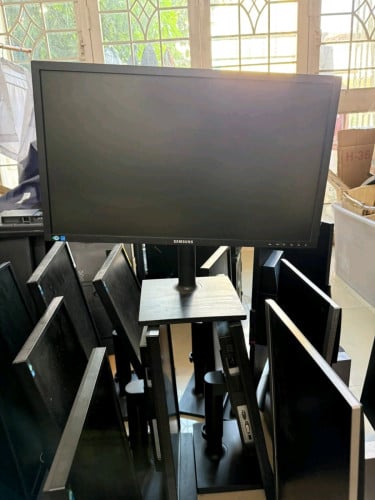 Monitor 24” -27” Brand Samsung,Philips,….