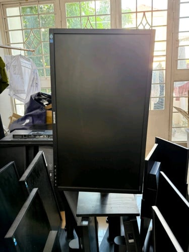 Monitor 24” -27” Brand Samsung,Philips,….