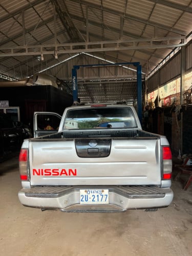 Nissan frontier 01ប៉ុង2  លេខដៃ សាំងហ្គាស់ហើយ