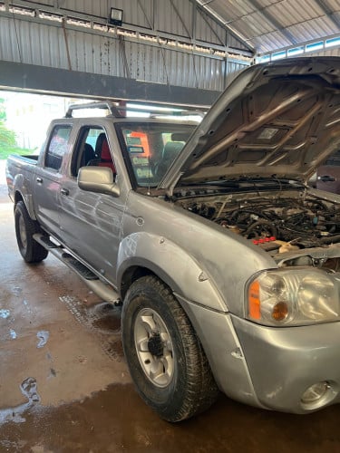 Nissan frontier 01ប៉ុង2  លេខដៃ សាំងហ្គាស់ហើយ