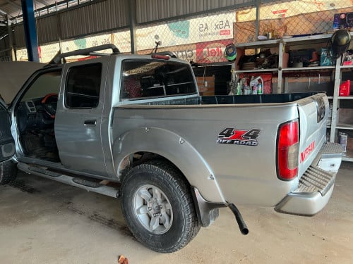 Nissan frontier 01ប៉ុង2  លេខដៃ សាំងហ្គាស់ហើយ