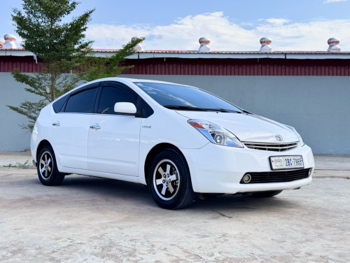 prius . 2005 -Half  full ឡានថ្មី