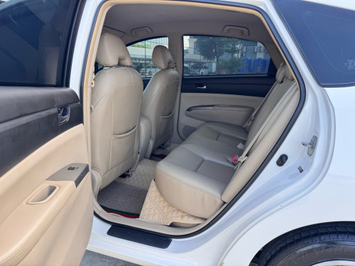 prius . 2005 -Half  full ឡានថ្មី
