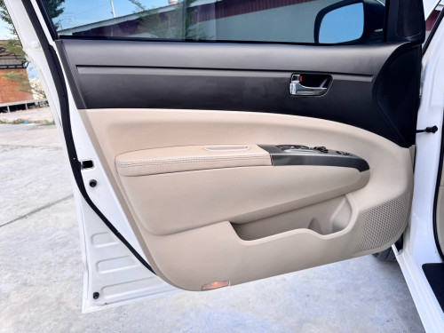 prius . 2005 -Half  full ឡានថ្មី