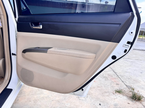prius . 2005 -Half  full ឡានថ្មី