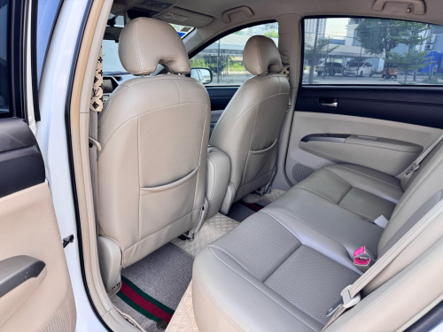 prius . 2005 -Half  full ឡានថ្មី