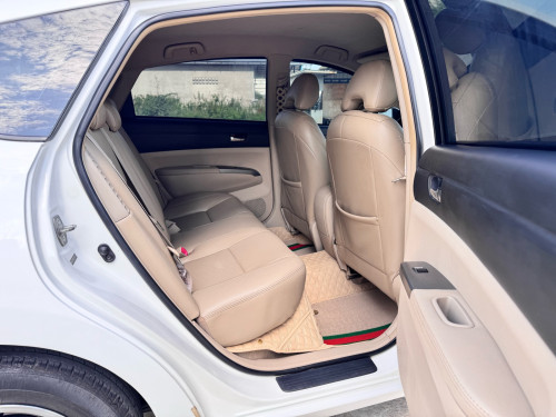 prius . 2005 -Half  full ឡានថ្មី