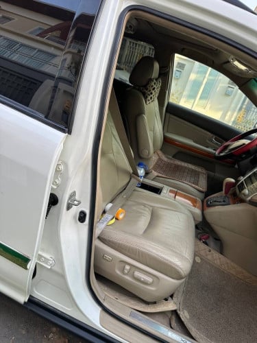Rx330 ឆ្នាំ2004 ពាក់កណ្តាលFull ខាងក្នុងពណ៍លឿង ឡាននាក់ជិះផ្ទាល់