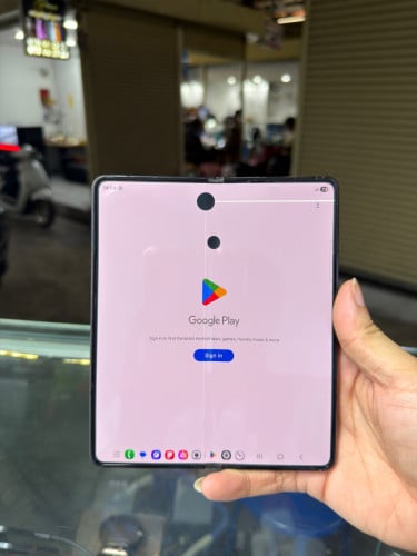 Samsung Fold 4 ក្រុមហ៊ុន សុីម២ Ram12GB HD256GB Phone Condition 95% , អុច&ឆ្នូតអេក្រង់ក្នុង