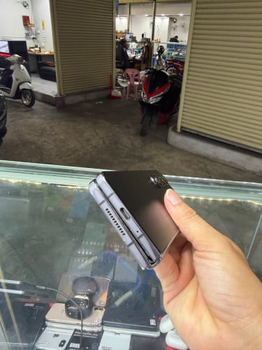 Samsung Fold 4 ក្រុមហ៊ុន សុីម២ Ram12GB HD256GB Phone Condition 95% , អុច&ឆ្នូតអេក្រង់ក្នុង