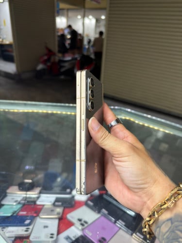 Samsung Fold W24 Edition (Fold5) សុីម២ Ram16GB , HD 1T GB , Phone Condition 90% , ខូចអេក្រង់ក្នុង