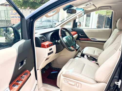 Toyota Alphard 2012