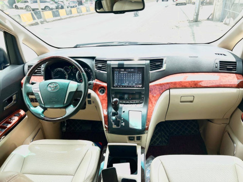 Toyota Alphard 2012