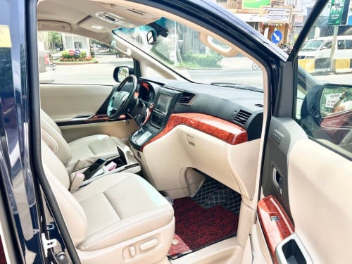 Toyota Alphard 2012