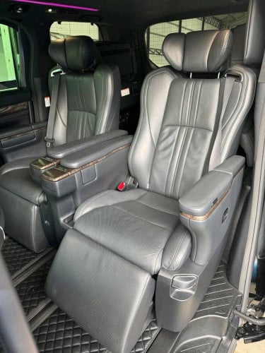 Toyota Alphard 2020 V6 Russian