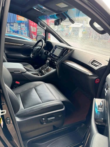 Toyota Alphard 2020 V6 Russian