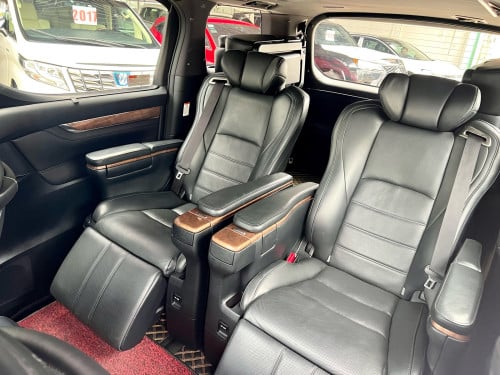 Toyota Alphard Executive Lounge