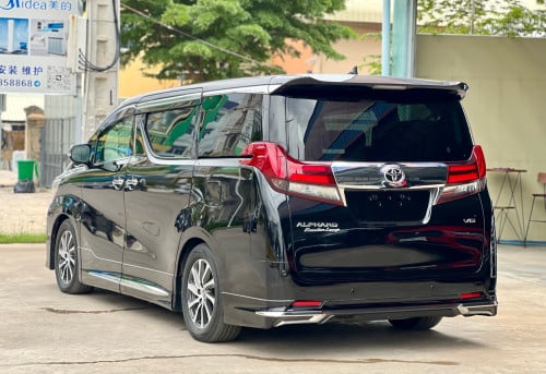 Toyota Alphard Executive Lounge