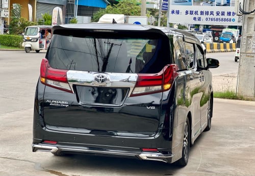 Toyota Alphard Executive Lounge