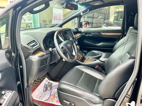 Toyota Alphard Executive Lounge