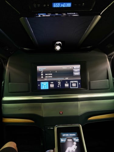 Toyota Alphard Royal Lounge 2018 Black LM Upgrade VIP Rental