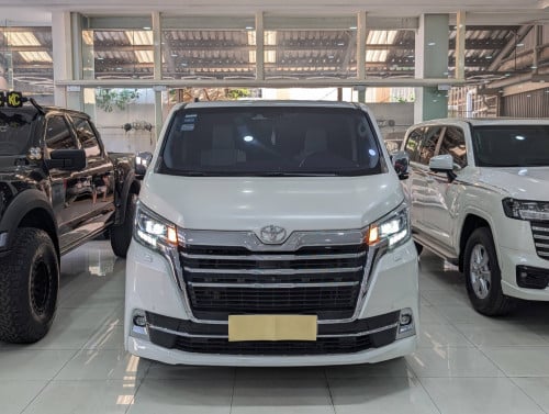 Toyota Granvia 2020