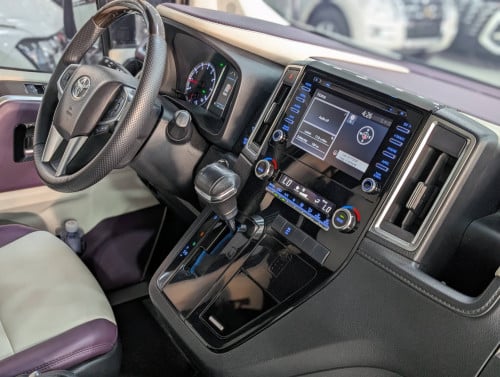Toyota Granvia 2020