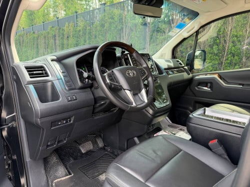 Toyota Granvia 2023 មួយទឹកស្អាត98%