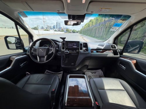 Toyota Granvia 2023 មួយទឹកស្អាត98%