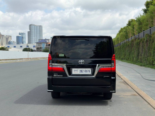 Toyota Granvia 2023 មួយទឹកស្អាត98%