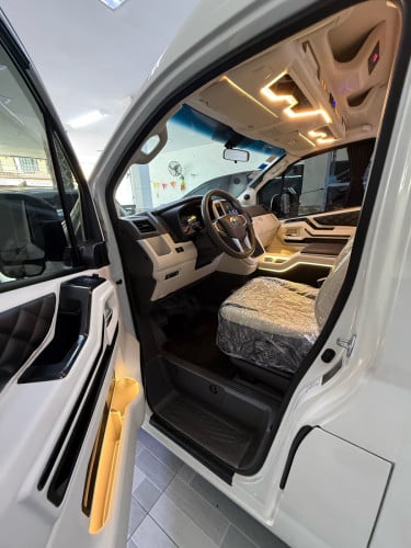 Toyota Hiace 2023 vip9set