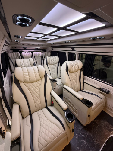 Toyota Hiace 2023 vip9set