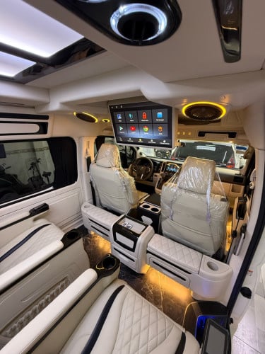 Toyota Hiace 2023 vip9set