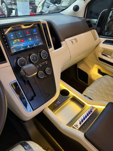 Toyota Hiace 2023 vip9set