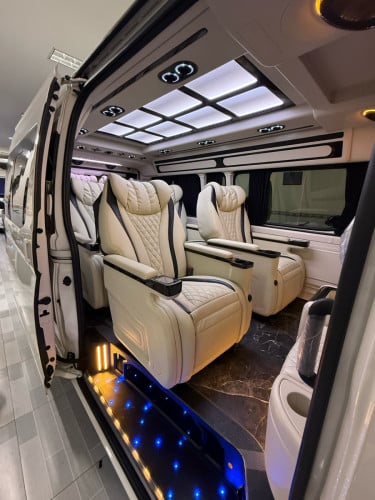 Toyota Hiace 2023 vip9set