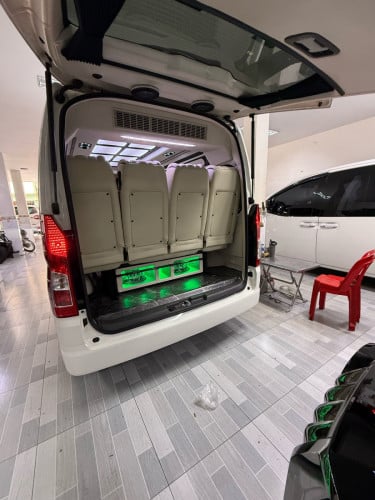 Toyota Hiace 2023 vip9set