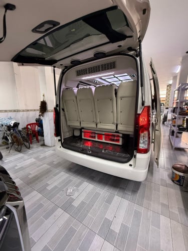 Toyota Hiace 2023 vip9set