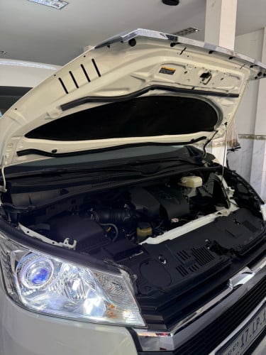 Toyota Hiace 2023 vip9set