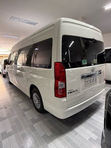 Toyota Hiace 2023 vip9set