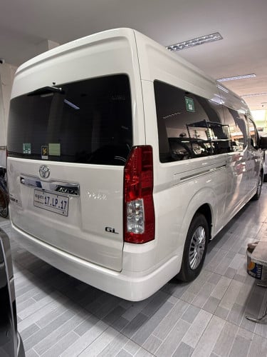 Toyota Hiace 2023 vip9set