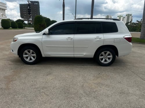 Toyota Highlander បួនម៉ាសុីន ឆ្នាំ2010 ម្ចាស់ដើម
