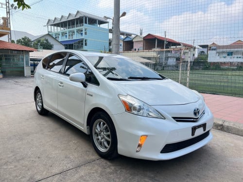 Toyota Prius V Option3 price 17900$ សាច់ដែកស្អាត ABS អាគុយ95%