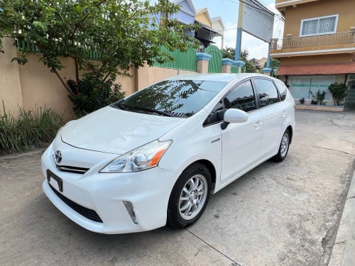 Toyota Prius V Option3 price 17900$ សាច់ដែកស្អាត ABS អាគុយ95%