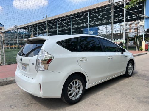 Toyota Prius V Option3 price 17900$ សាច់ដែកស្អាត ABS អាគុយ95%