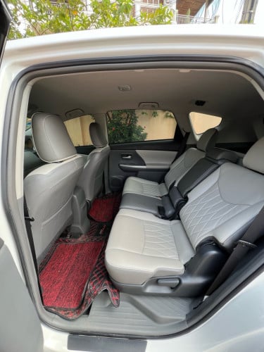 Toyota Prius V Option3 price 17900$ សាច់ដែកស្អាត ABS អាគុយ95%
