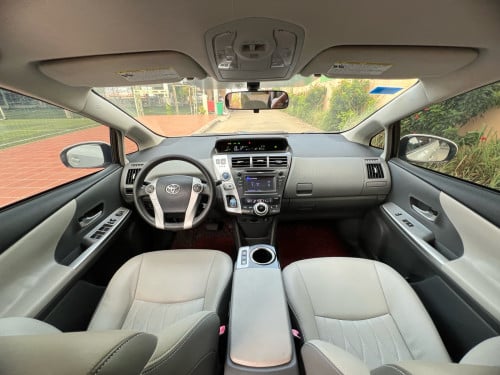 Toyota Prius V Option3 price 17900$ សាច់ដែកស្អាត ABS អាគុយ95%