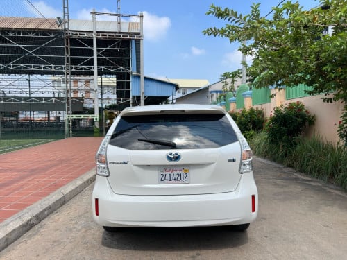 Toyota Prius V Option3 price 17900$ សាច់ដែកស្អាត ABS អាគុយ95%