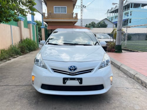 Toyota Prius V Option3 price 17900$ សាច់ដែកស្អាត ABS អាគុយ95%