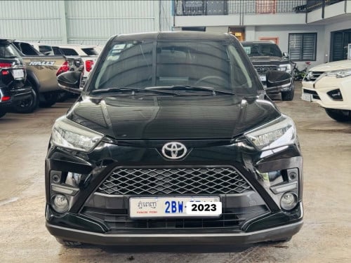 TOYOTA RAIZE ឆ្នាំ2023 ធានាឡានទឹកថ្នាំហ្សុីនមួយជុំធានាឡានឆ្វេងហ្សុីនចូលតាមក្រុមហ៊ុន