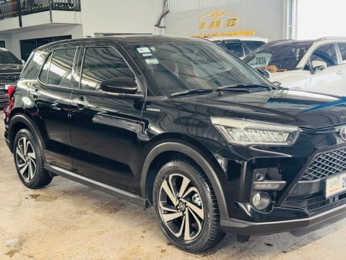 TOYOTA RAIZE ឆ្នាំ2023 ធានាឡានទឹកថ្នាំហ្សុីនមួយជុំធានាឡានឆ្វេងហ្សុីនចូលតាមក្រុមហ៊ុន